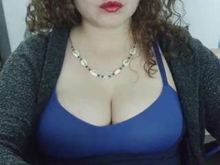 curly-greeneyed