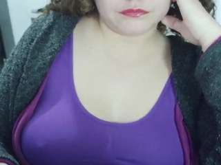 curly-greeneyed