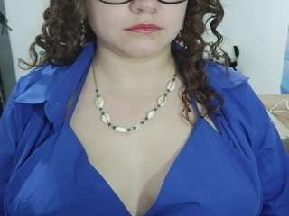curly-greeneyed