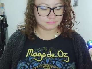 curly-greeneyed