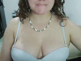 curly-greeneyed