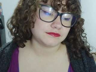 curly-greeneyed
