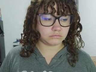 curly-greeneyed live webcam show