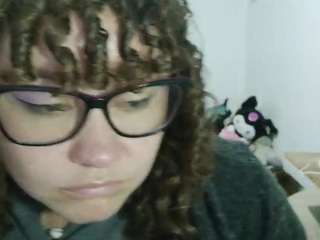 Curly-greeneyed live webcam show