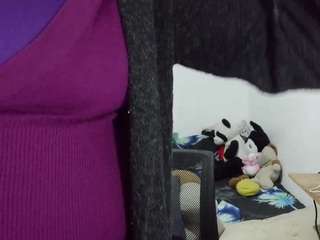 Curly-greeneyed live webcam show