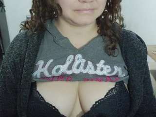 Curly-greeneyed live webcam show