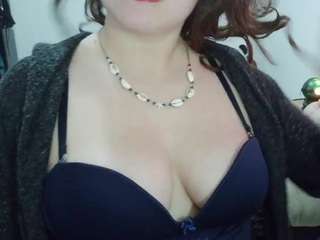 Curly-greeneyed live webcam show