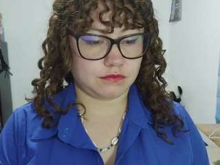Curly-greeneyed live webcam show