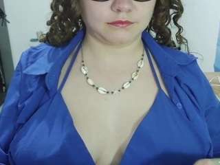 curly-greeneyed
