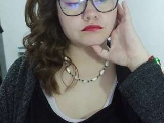 curly-greeneyed