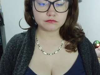 curly-greeneyed