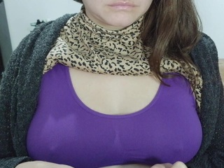le modèle curly-greeneyed est en webcam porno dans un show sur le site camsoda, il possède les tags suivants: anal,big tits,brown hair,curvy,deepthroat,dildo or vibrator,drinking,fingering,green eyes,lovense,ride torso,smoking,tattoos,tittyfuck,toys,hd