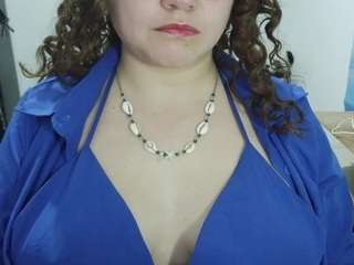 curly-greeneyed