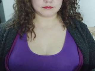 curly-greeneyed