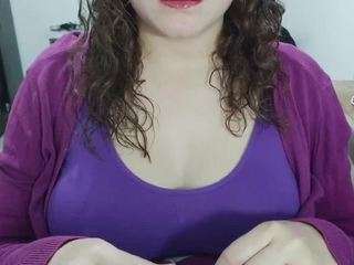 curly-greeneyed