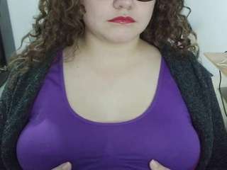 curly-greeneyed