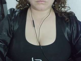 curly-greeneyed