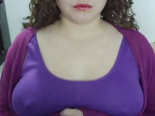 curly-greeneyed