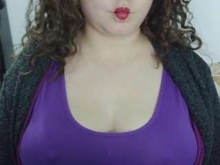 curly-greeneyed
