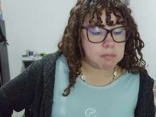curly-greeneyed