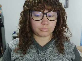 Curly-greeneyed
