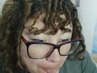 Curly-greeneyed