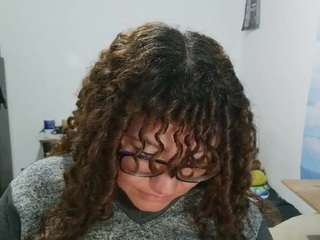 curly-greeneyed