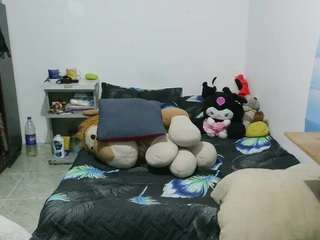 curly-greeneyed
