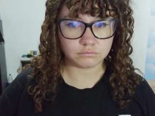 Curly-greeneyed live cam preview