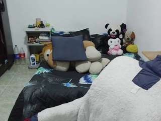 Curly-greeneyed live cam preview
