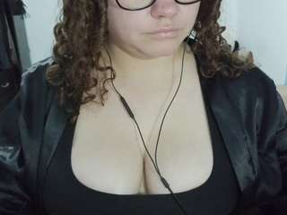 Curly-greeneyed live cam preview