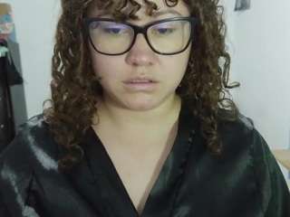 Curly-greeneyed