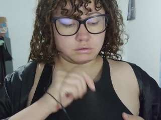 Curly-greeneyed live cam preview