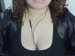 curly-greeneyed