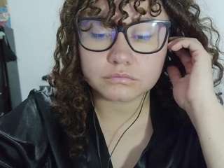 Curly-greeneyed live cam preview