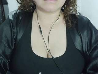 Curly-greeneyed live cam preview