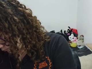 Curly-greeneyed live cam preview