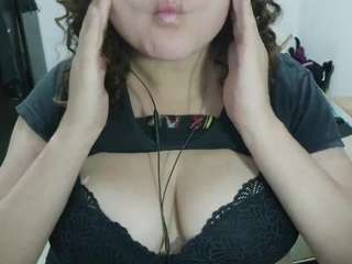 Curly-greeneyed live cam preview
