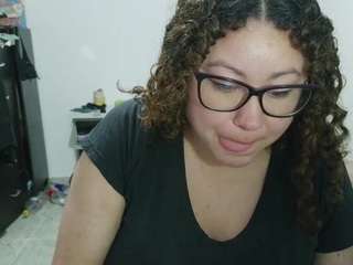 Curly-greeneyed live cam preview