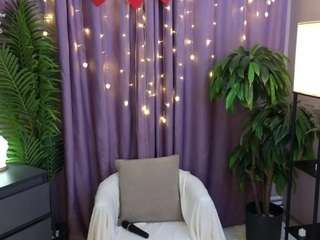 imisizzle, female webcam model,  years old, on live webcam