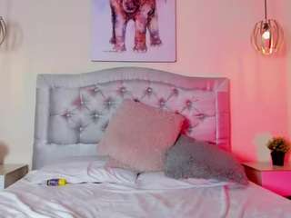 milly-jonness webcam model