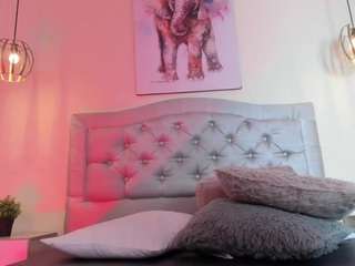 milly-jonness webcam model