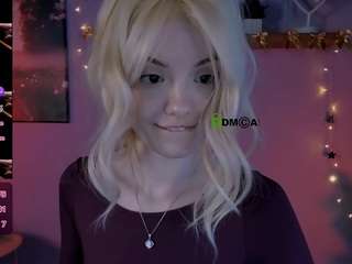 Live webcam model rina-glow on Soda Cams