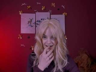 Live webcam model rina-glow on Soda Cams