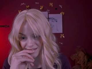 Live webcam model rina-glow on Soda Cams