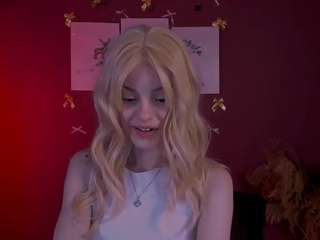 rina-glow Live Webcam on CamSoda