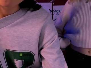 rina-glow Live Webcam on CamSoda