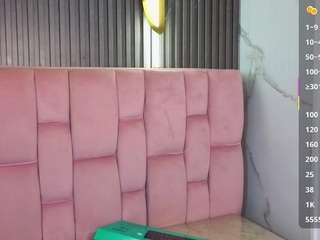 victoria-castillo-b webcam model