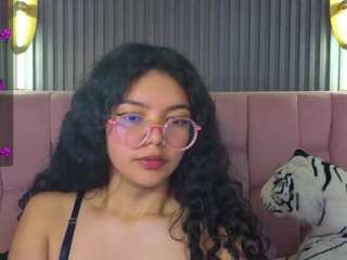 victoria-castill... Live Webcam on CamSoda