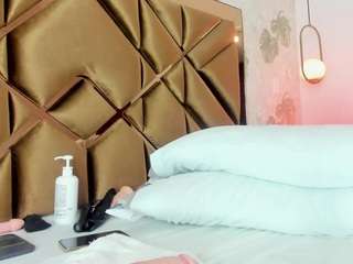 Alexa-Lynx live webcam show